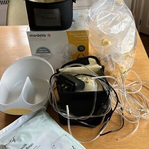 Medela Breast Pump Set - Black and White